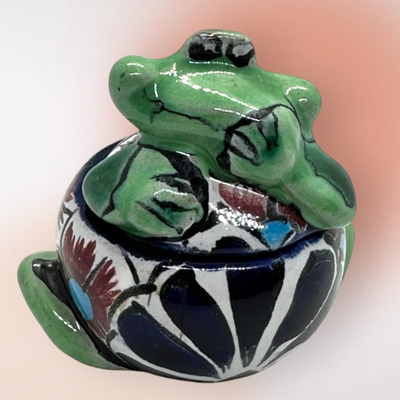 Mexican Folk Art Pottery Handmade & Handpainted Talavera Frog Trinket Box - Picture 1 of 12